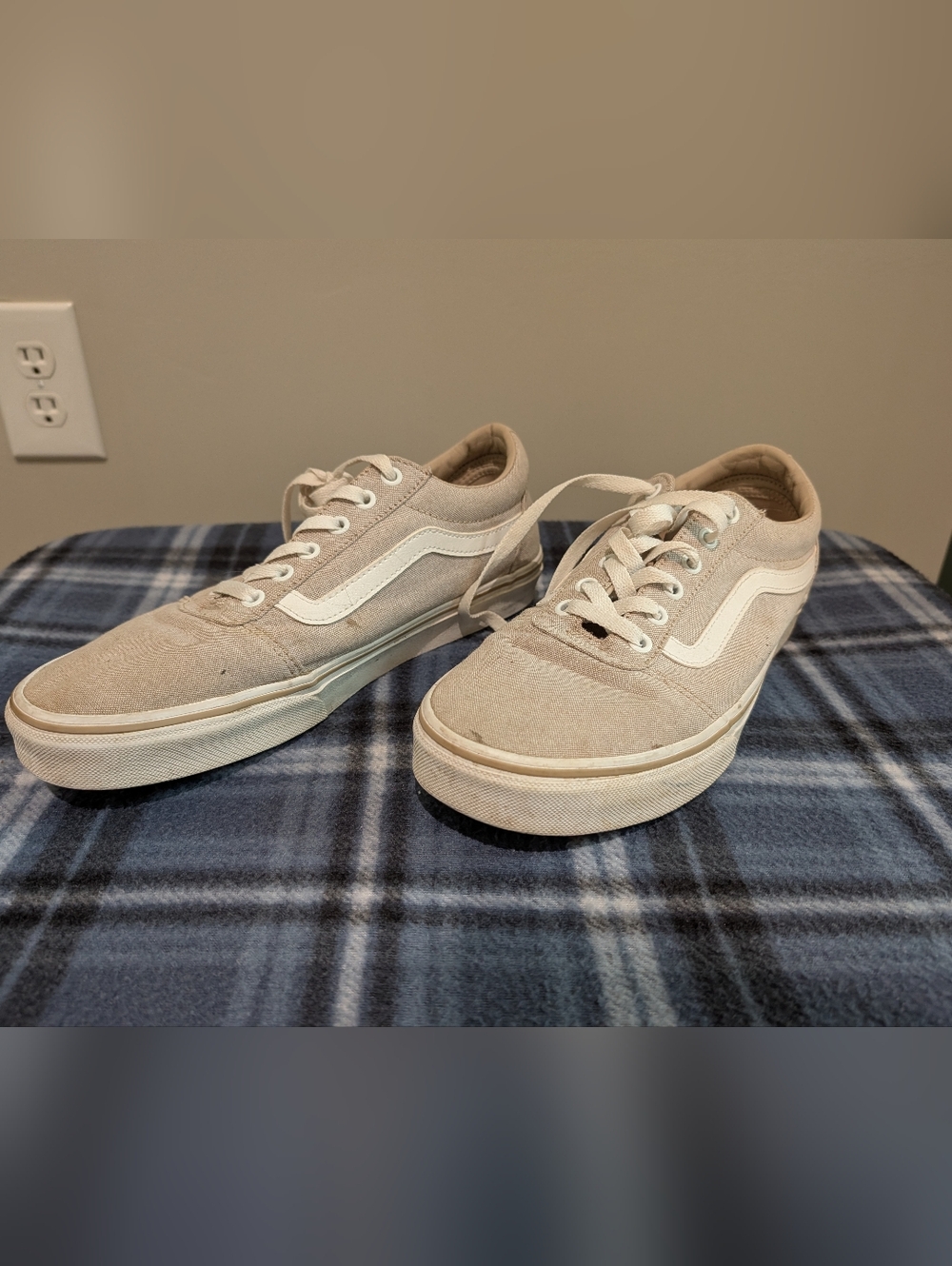 Classic Vans Low-Top Canvas Sneakers in Beige with White Stripe